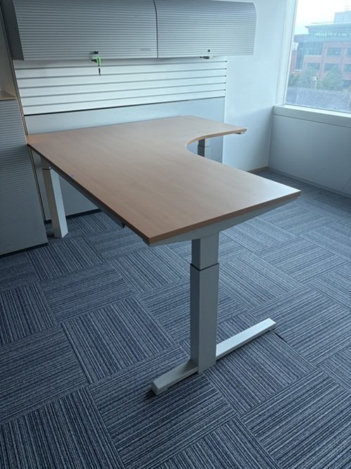 Used Beech Steelcase Radial Sit-Stand Desk - 1800mm x 1800mm
